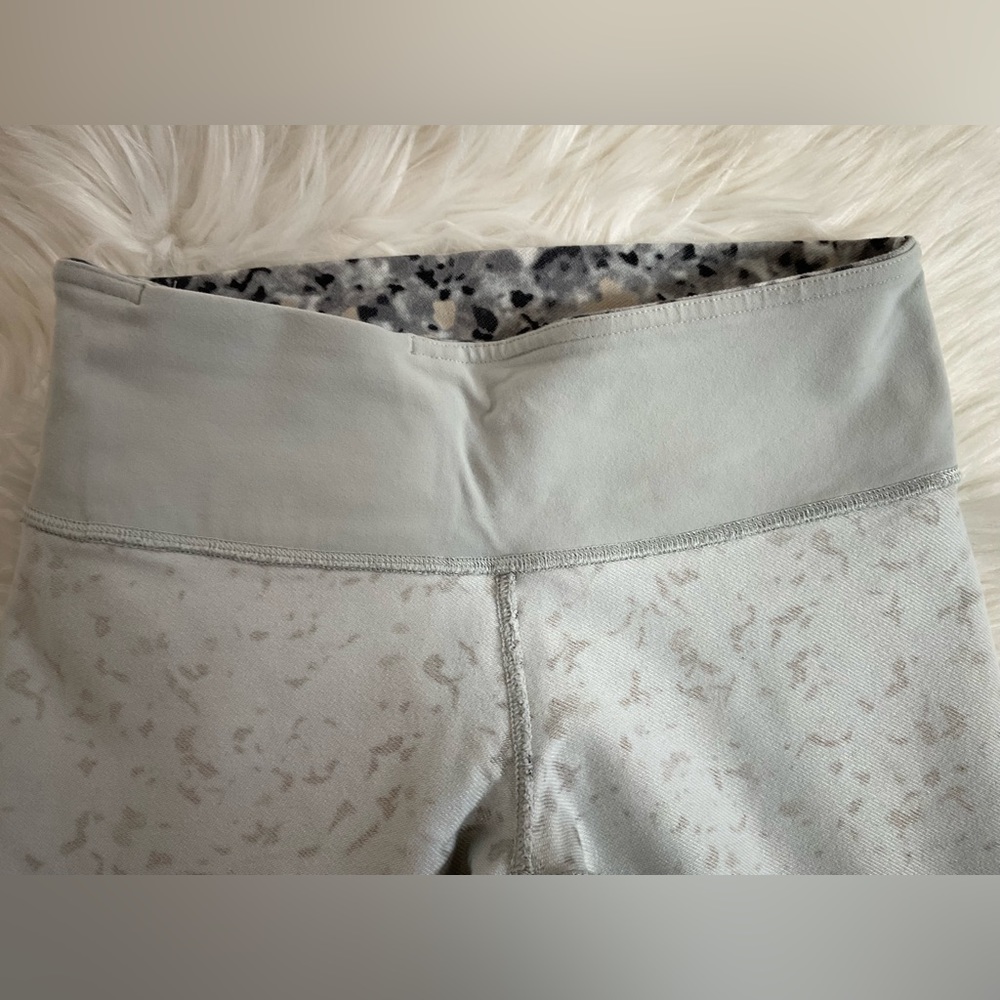Lululemon cropped leggings - Picture 9 of 13